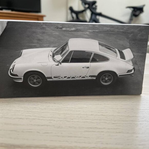 Porsche 911 Carrera RS 2.7 Limited Edition New Collectors Model 1:43 Collectable - Picture 11 of 15